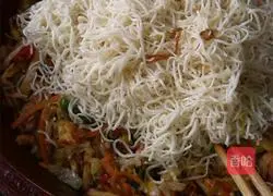 Illustration of how to make cumin fried noodles 11