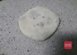 Illustration of how to make leek and egg pancakes 9