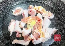 Illustration of how to make braised chicken legs with mushrooms 5