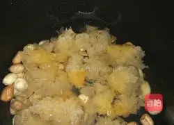 Recipe for Lily, Peanut, Tremella and Lotus Seed Soup 3