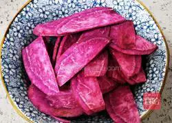 Illustration of how to make purple sweet potato and pumpkin yogurt cup 2