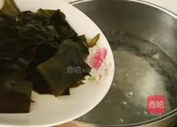 Illustration of how to make cabbage and kelp dumpling soup 5