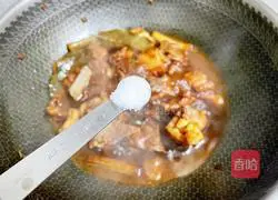 Illustration of making sauce-flavored pork ribs 12