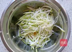 Zucchini Egg Pancake Recipe Illustration 4