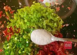 Illustration of how to make celery and beef buns 4