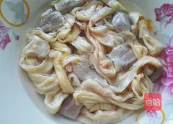 Illustration of how to make five-spice duck sausage 1