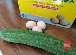 Illustration of how to make poached egg, scallops and luffa soup 1