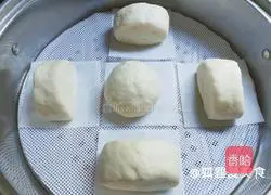 Illustration of how to cut small steamed buns 9