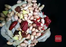 Illustration of how to cook chicken feet with peanuts 4