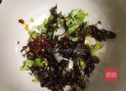 Illustration of how to make chicken soup wontons 4