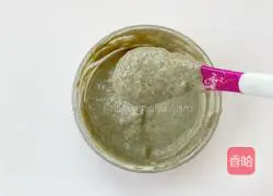 8-month-old baby food supplement: chicken black sesame sauce noodles recipe illustration 3