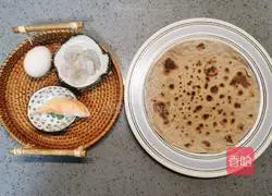 Illustration of how to make whole wheat crab fillet egg rolls 1