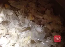 Illustration of how to make purple sweet potato and white fungus soup 3