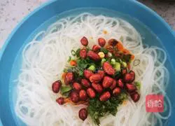 Illustration of how to make spicy chicken soup noodles 10
