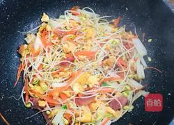 Illustration of how to make instant noodles with mixed vegetables 4