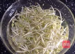 Illustration of how to make fried soybean sprouts 1