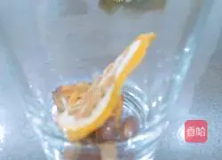 Lemon Illustration of how to make wolfberry tea 5