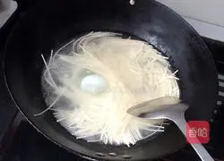 Illustration of how to make special fried noodles 1