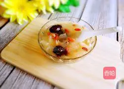 Illustration of how to make lotus seed and white fungus soup 8