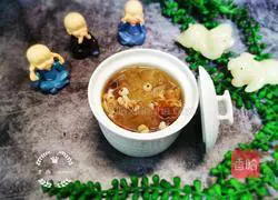 Illustration of how to make peach gum, white fungus and barley soup 8