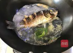 Milk white crucian carp soup recipe 8