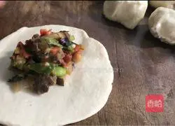 Illustration of how to make leftover dough pie 14