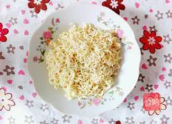 Illustration of how to make fried instant noodles 4