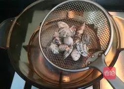 Illustration of how to make clam stewed eggs 3