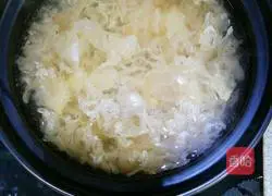 Recipe for Tremella Fungus and Lotus Seed Snow Pear Soup (Casserole Version) 3