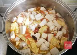 Illustration of how to make tomato, mushroom and tofu soup 6