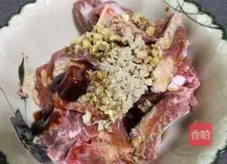 Illustration of how to make steamed pork ribs with black bean sauce 3