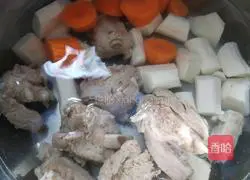 Illustration of how to make yam, carrot and pork ribs soup 5