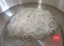 Seafood Illustration of how to make rice noodles 1