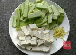 Illustration of how to make sea rice and loofah tofu soup 2