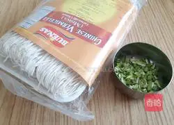 Illustration of how to make garlic sprouts fragrant soup noodles 1