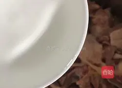 Illustration of how to stew old chicken with parsnips 9