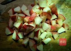 Illustration of how to make peaches in sugar water 4