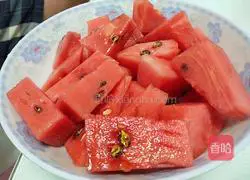 Illustration of how to make watermelon juice cold drink 1