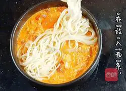 Illustration of how to make tomato and egg noodles 12