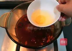 Illustration of how to make poached eggs with fermented rice wine 10