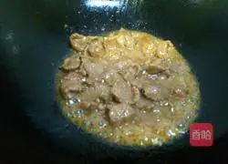 Illustration of how to make beef with green onions 4