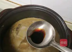 Illustration of how Buddha jumped over the wall 14