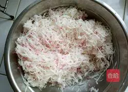 Illustration of how to make radish stuffed buns 7