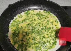 Illustration of how to make leek and egg pancakes 13