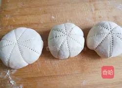 Illustration of how to make Beijing-style bean paste buns 6