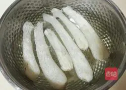 Illustration of how to make chicken legs, bamboo shoots and yam soup 2