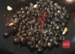 Illustration of how to make spicy snails 7