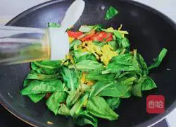 Illustration of how to make stir-fried wide noodles with seasonal vegetables 7