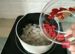 Illustration of how to make water chestnuts and pear syrup 6