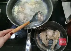 Illustration of how to make ginseng, cordyceps, longan, red dates and chicken soup 6